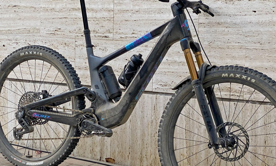 2024 Scott Voltage eRide lightweight TQ-powered carbon eMTB all-mountain ebike, angled