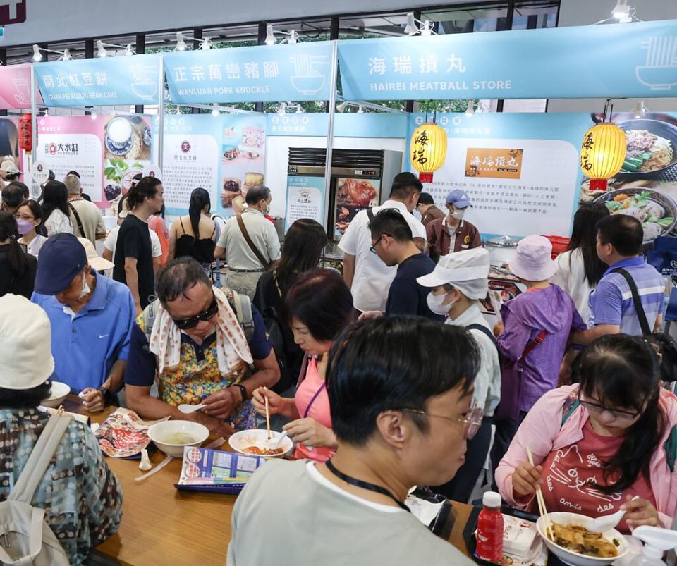 全台規模最大的美食餐飲展銷平台「台灣美食展」5日落幕，主辦單位台灣觀光協會統計4天進場觀展共10萬4575人次，較去年成長5.23％。圖／鄧博仁