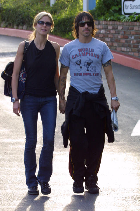 WEST HOLLYWOOD, CA - JANUARY 3:  Musician Anthony Kiedis and girlfriend model Heidi Klum hold hands after eating lunch at Cafe Med on January 3, 2003 in West Hollywood, California. (Photo taken by Ben-Ari Finegold/Getty Images)