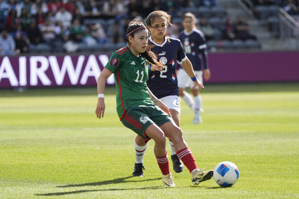 Mexico midfielder Jacqueline Ovalle, left, passes in front of Paraguay defender Limpia Fretes during the first half of a CONCACAF Gold Cup women's soccer tournament quarterfinal, Sunday, March 3, 2024, in Los Angeles. (AP Photo/Marcio Jose Sanchez)