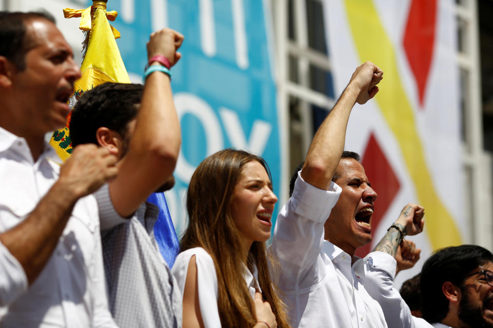 El diputado Juan Guaido y presidente interino reconocido por más de 50 países, durante el acto de la juramentación de los voluntarios en Caracas. (FOTO: REUTERS/Marco Bello)