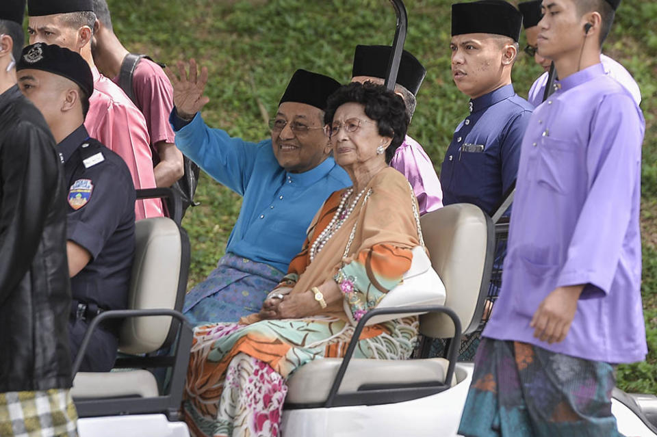 Prime Minister Tun Dr Mahathir Mohamad and Tun Dr Siti Hasmah Mohd Ali arrive for his Raya Open House at Seri Perdana, Putrajaya June 5, 2019. — Picture by Miera Zulyana