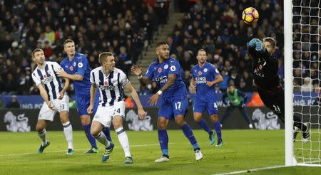 Britain Football Soccer - Leicester City v West Bromwich Albion - Premier League - King Power Stadium - 6/11/16 Leicester City's Ron-Robert Zieler in action Action Images via Reuters / Carl Recine