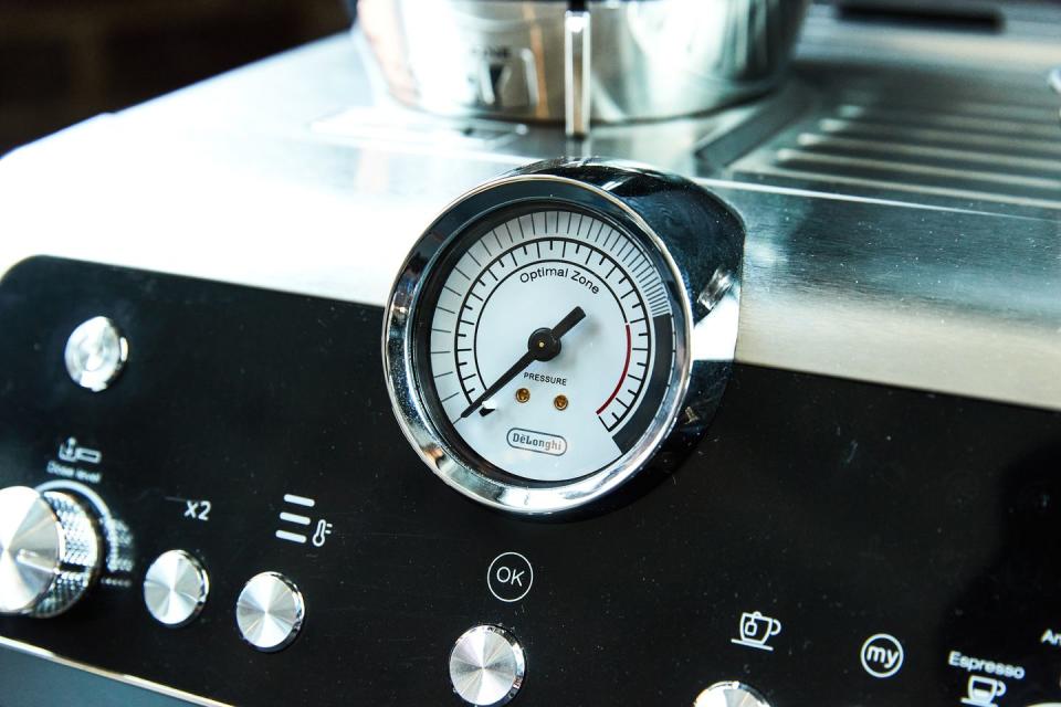 pressure gauge on espresso machine