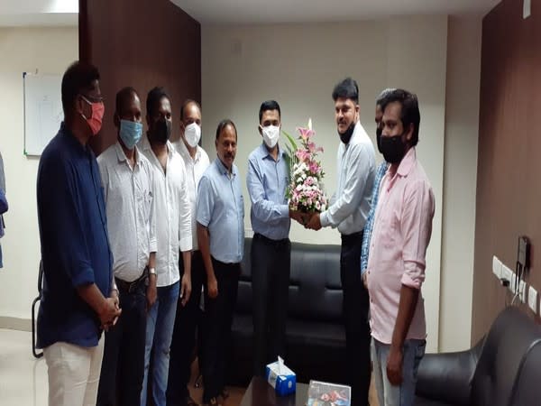 Representatives of Goan Public Works Department (PWD)/WRD contractors met Chief Minister Pramod Sawant (Photo/ANI)