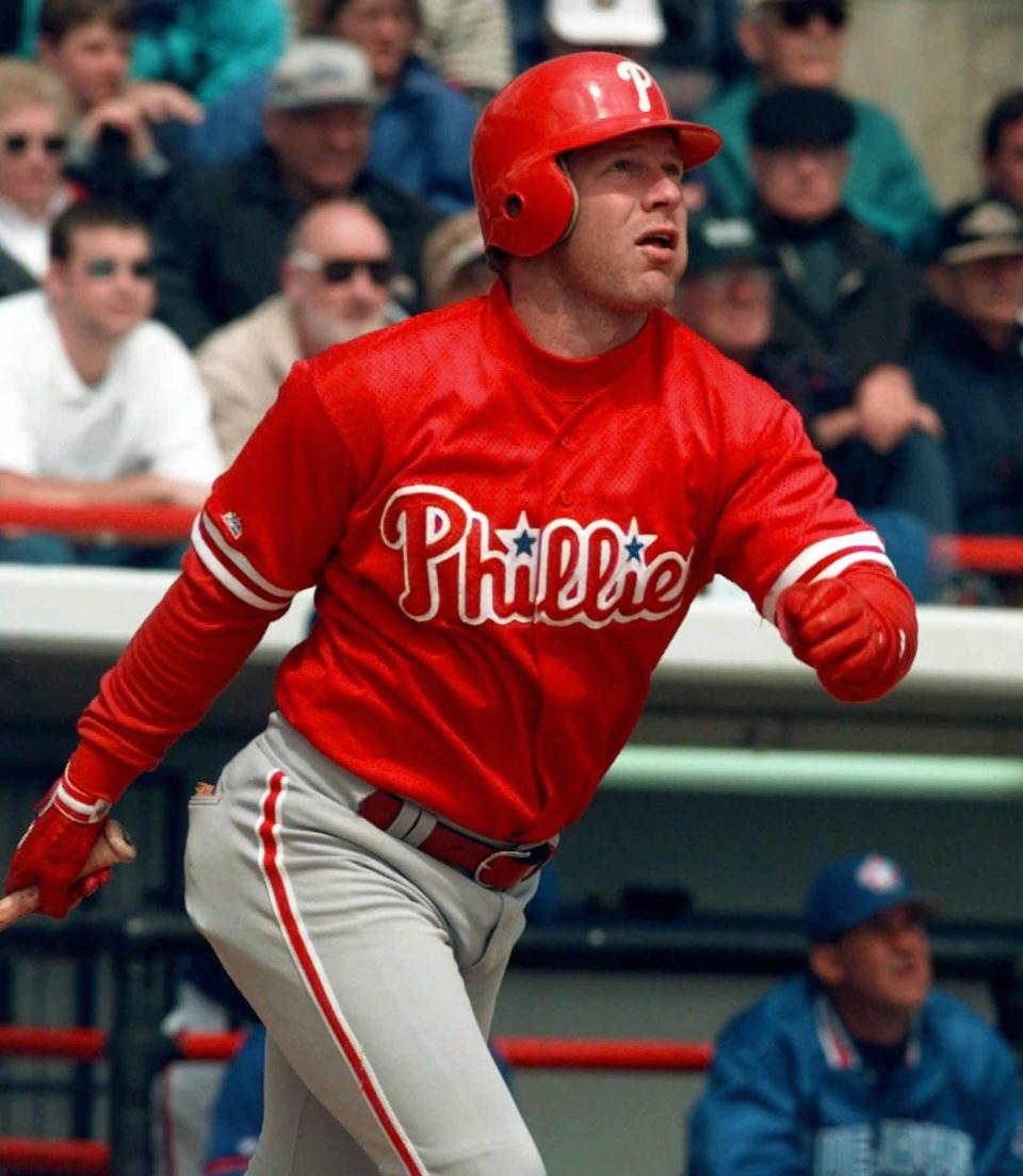 Former Philadelphia Phillies outfielder Lenny Dykstra will sign autographs at Frontier Field before Thursday’s game.