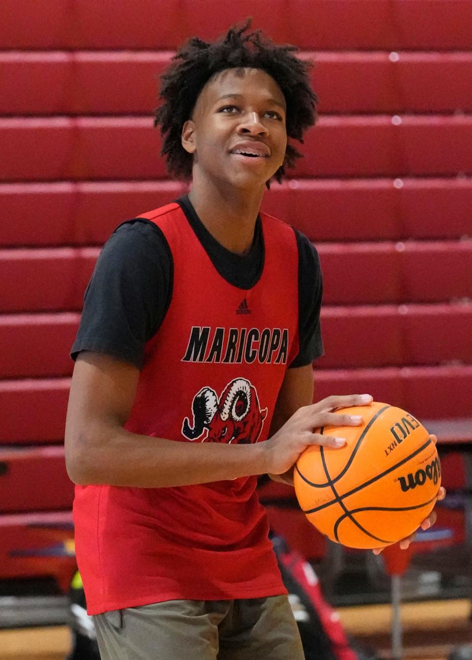 Jan 18, 2022; Maricopa, Arizona, USA; Sophomore Kallai Patton shoots during practice at Maricopa High School.