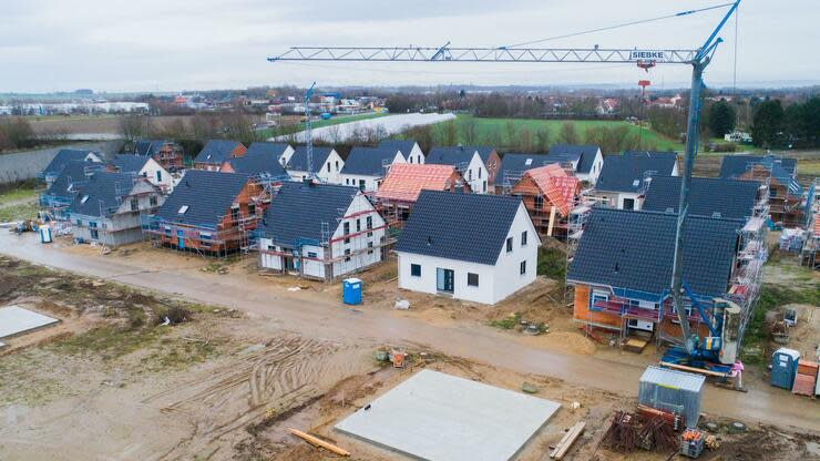 Die Nachfrage nach Wohnraum bewegt sich in Deutschland nach wie vor auf hohem Niveau. Gleichzeitig bleibt Bauland knapp. Foto: dpa