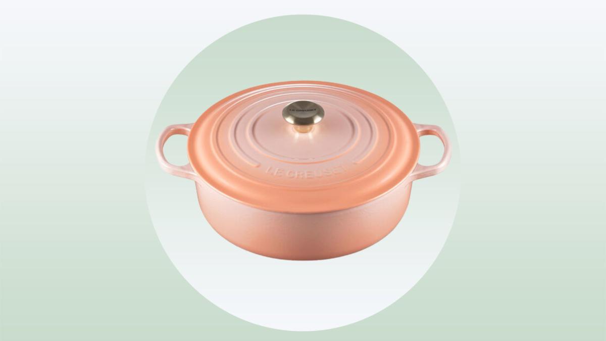 Bespaar 35% op de Le Creuset braadpan in de gloednieuwe Peche-kleur – net op tijd voor de zomer