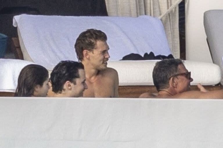 El actor y su novia Kaia Gerber viajaron junto a un grupo de familiares y amigos