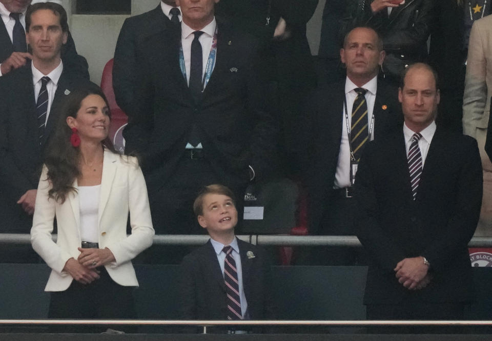 Britain's Catherine (L), Duchess of Cambridge, Prince George of Cambridge (C), and Britain's Prince William (R), Duke of Cambridge, are seen during the UEFA EURO 2020 final football match between Italy and England at the Wembley Stadium in London on July 11, 2021. (Photo by Frank Augstein / POOL / AFP) (Photo by FRANK AUGSTEIN/POOL/AFP via Getty Images)