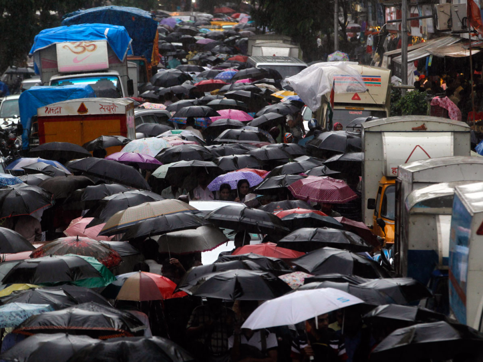 mumbai street traffic