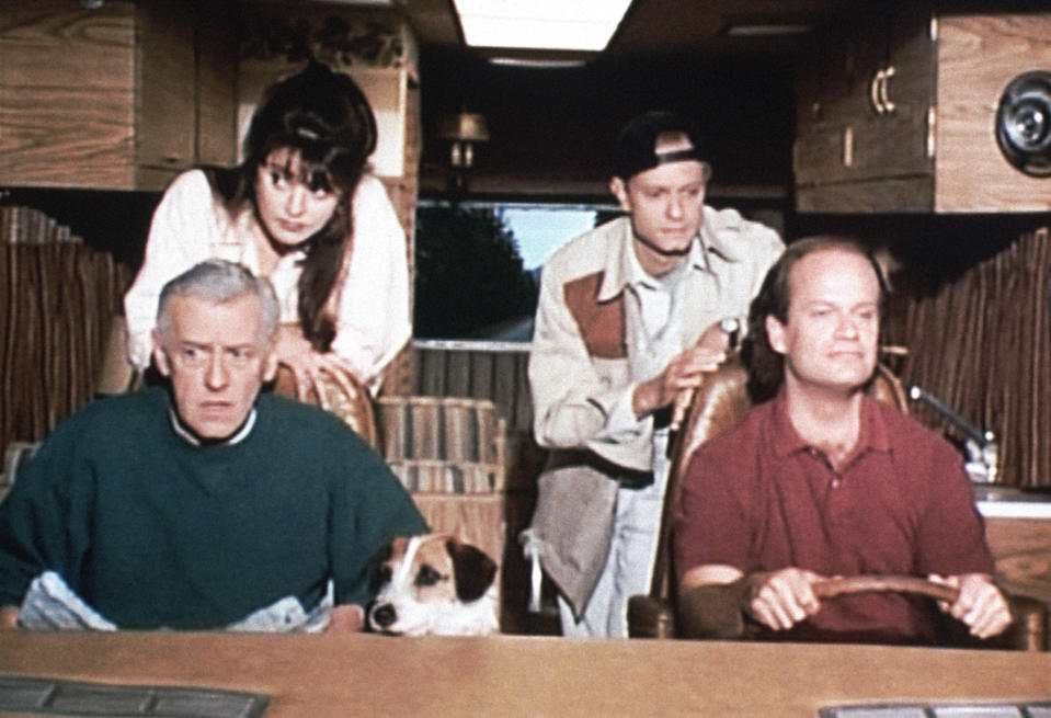 FRASIER, (from left): John Mahoney, Jane Leeves, Eddie the dog, David Hyde Pierce, Kelsey Grammer, 'Travels With Martin', (Season 1, aired April 14, 1994), 1993-2004. © NBC / Courtesy: Everett Collection