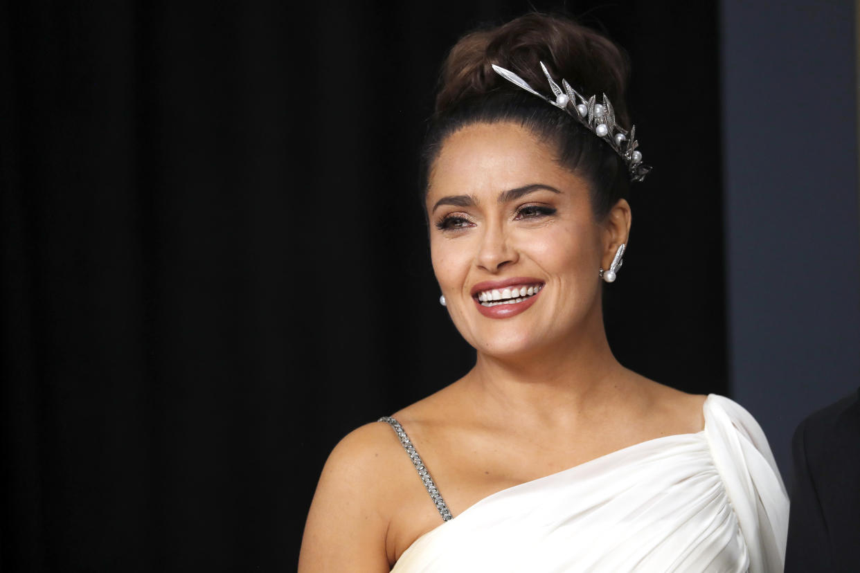 Salma Hayek (pictured at the Oscars in February) opted for a more low-maintenance look in her latest selfie. (Photo: REUTERS/Lucas Jackson)