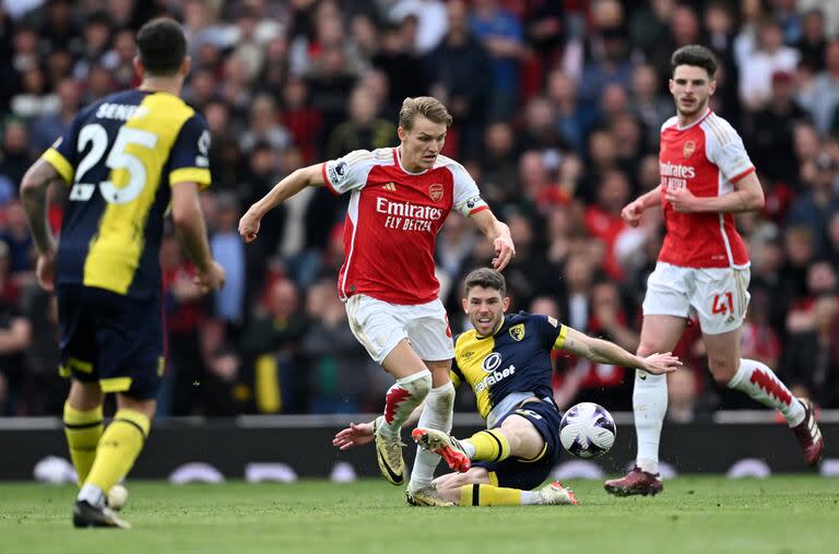 Martin Odegaard hace su magia; el volante es una de las grandes figuras de Arsenal