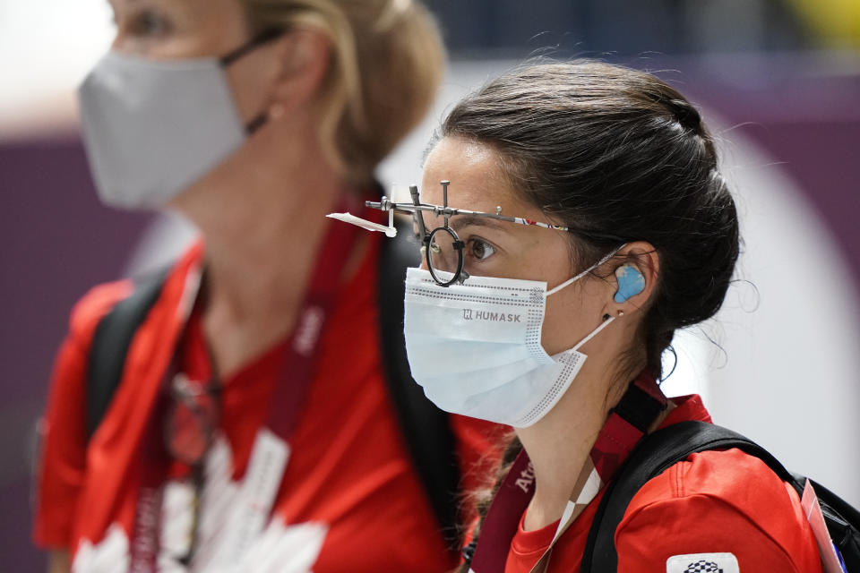 ARCHIVO - La tiradora canadiense Lynda Kiejko compite durante los Juegos Olímpicos de Tokio 2020, el viernes 31 de julio de 2021. (AP Foto/Alex Brandon)