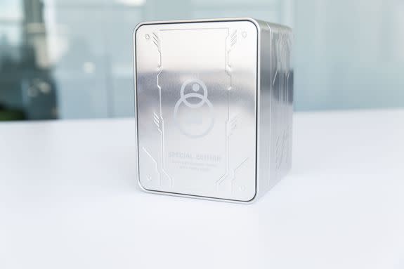 The Special Edition BB-8 comes in its own tin case.