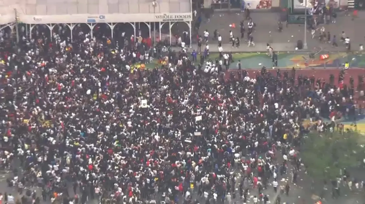 A huge crowd gathered in Union Square for a giveaway by YouTuber Kai Cenat (NBC New York)