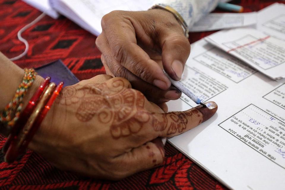 A voter marks the finger of an Indian voter (AFP via Getty Images)