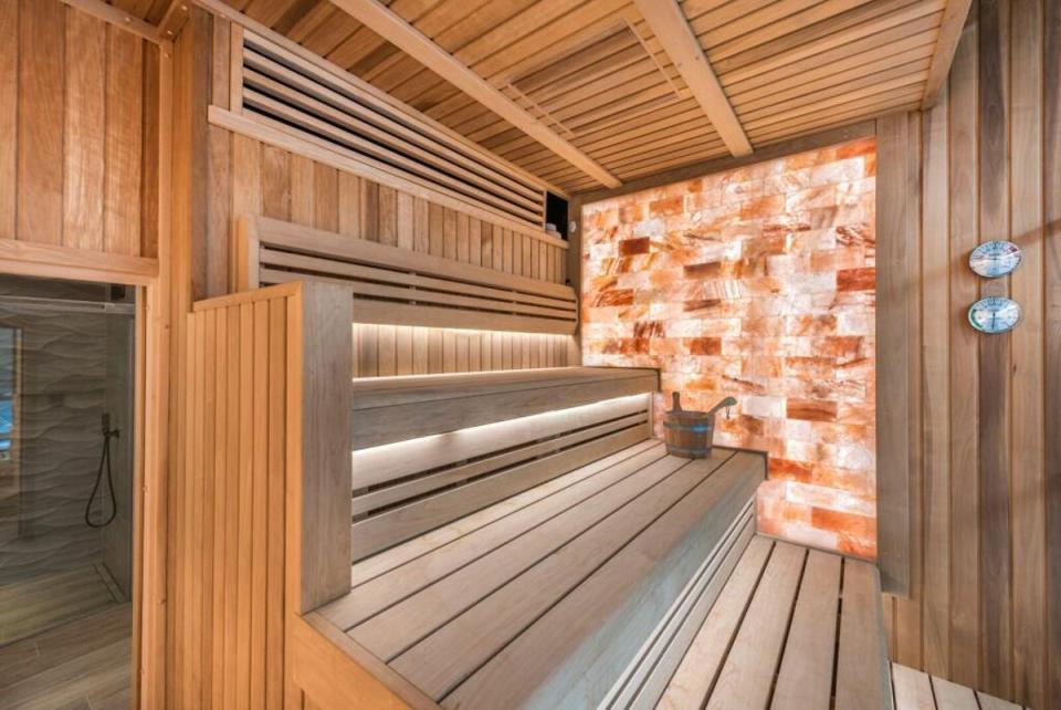 There's also a sauna, along with a bar and home cinema (Strutt & Parker)