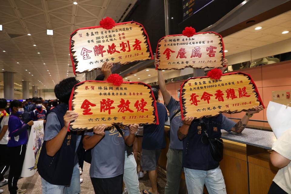 台灣好手為國爭光，在機場受到熱烈歡迎。