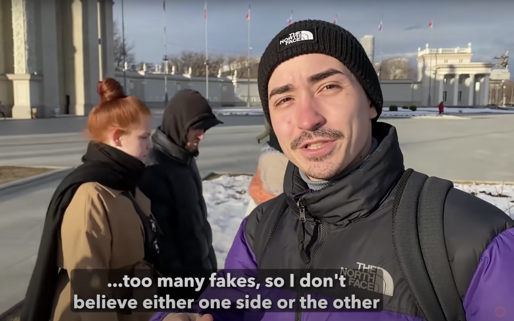 A pedestrian in Moscow says he doesn’t know whether to believe the atrocities in Bucha, Ukraine (YouTube / 1420)