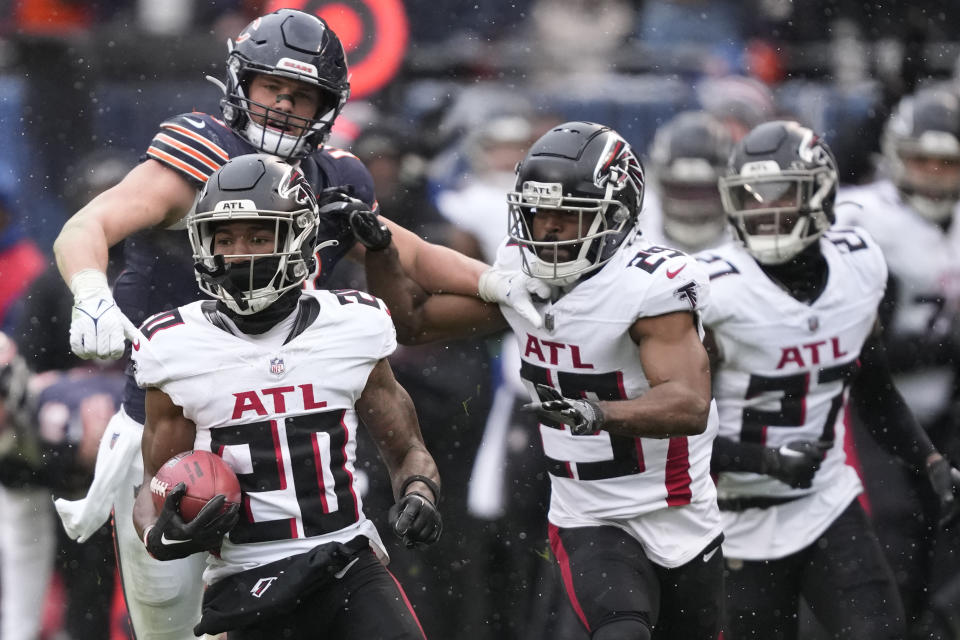 Atlanta Falcons cornerback Dee Alford (20) runs the ball in the first half of an NFL football game against the Chicago Bears in Chicago, Sunday, Dec. 31, 2023. (AP Photo/Charles Rex Arbogast)