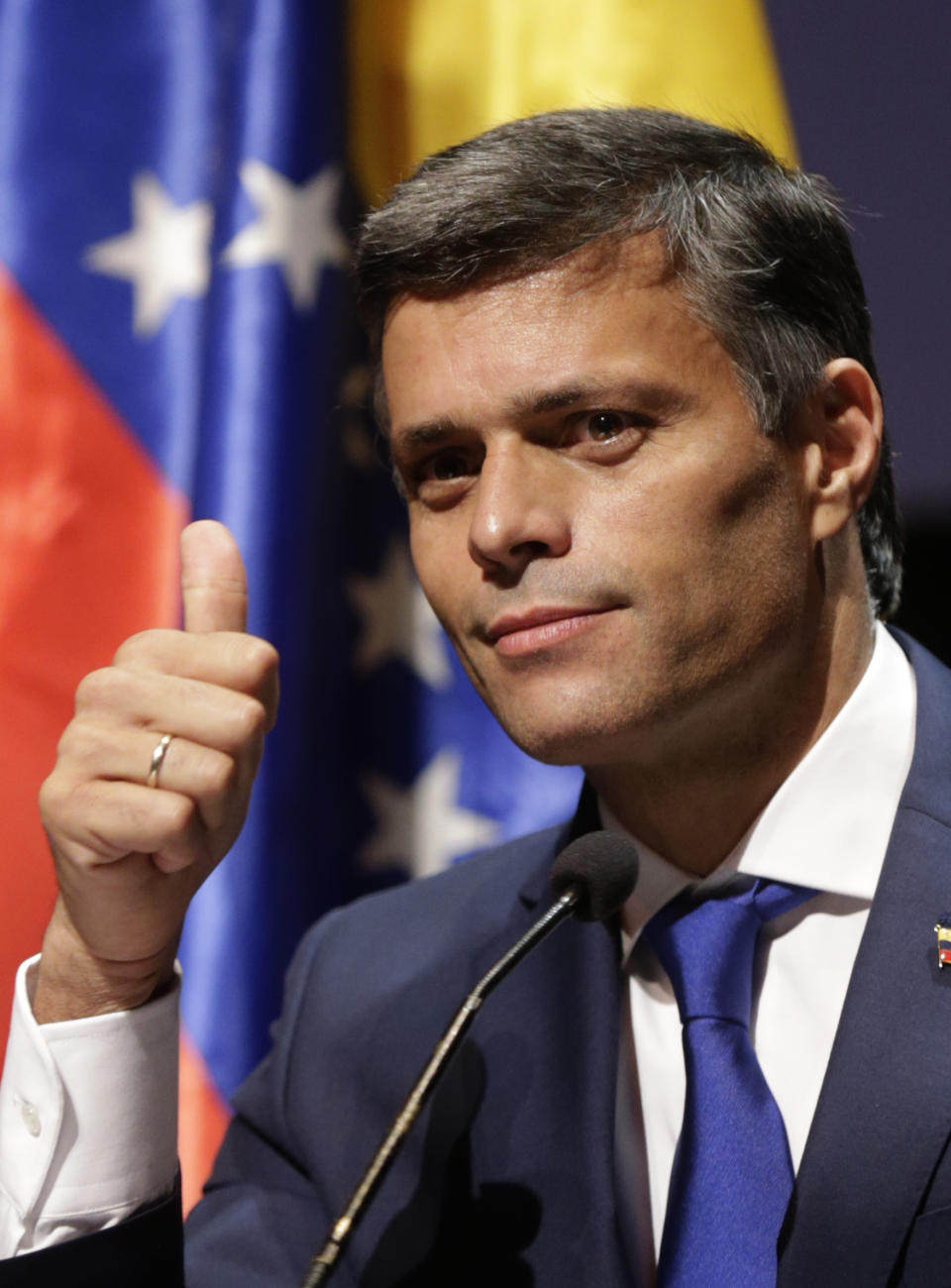 Venezuelan opposition leader Leopoldo Lopez gives the thumbs up during a news conference in Madrid on Tuesday, Oct. 27, 2020. Prominent opposition activist Leopoldo López who has abandoned the Spanish ambassador's residence in Caracas and left Venezuela after years of frustrated efforts to oust the nation's socialist president is holding a news conference in Madrid. (AP Photo/Andrea Comas)