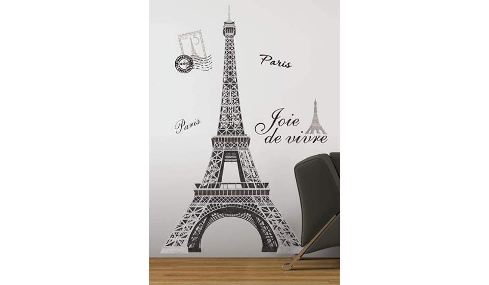 a sticker of the eiffel tower