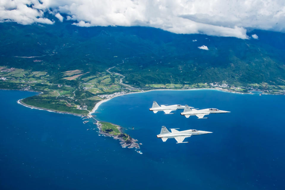 Pilots from the 7th Wing Air Base in Taitung during daily training off the east coast of Taiwan. (Republic of China Air Force Headquarters)