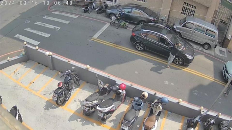 不滿被後車按喇叭　　醉男持板凳砸車竟「找錯人」