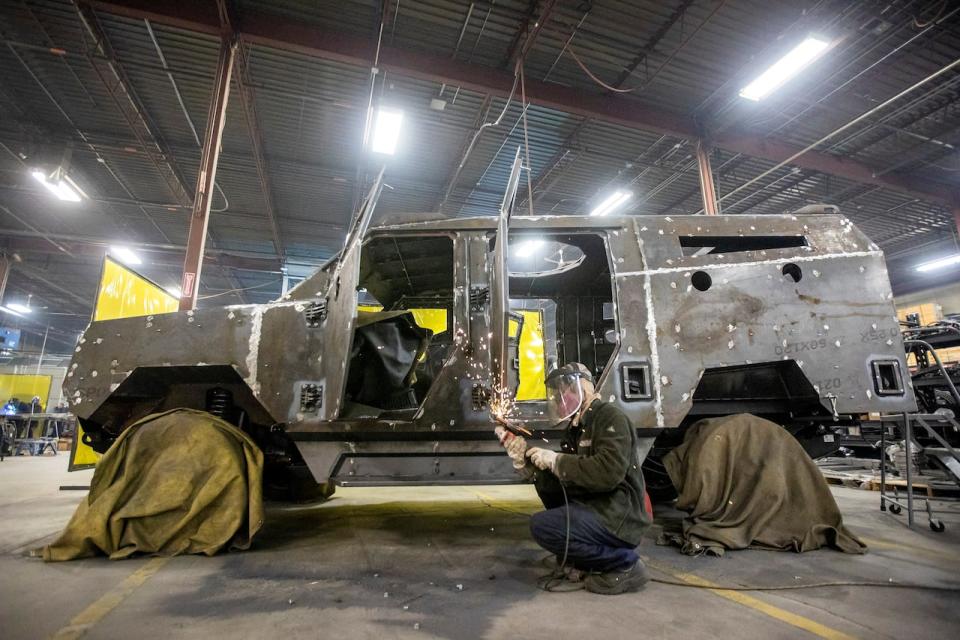 A welder works on the Senator APC at vehicle manufacturer Roshel after Canada's defence minister announced the supply of 200 Senator armoured personnel carriers to Ukraine, as part of a new package of military assistance, in Mississauga, Ontario, Canada January 19, 2023.  REUTERS/Carlos Osorio