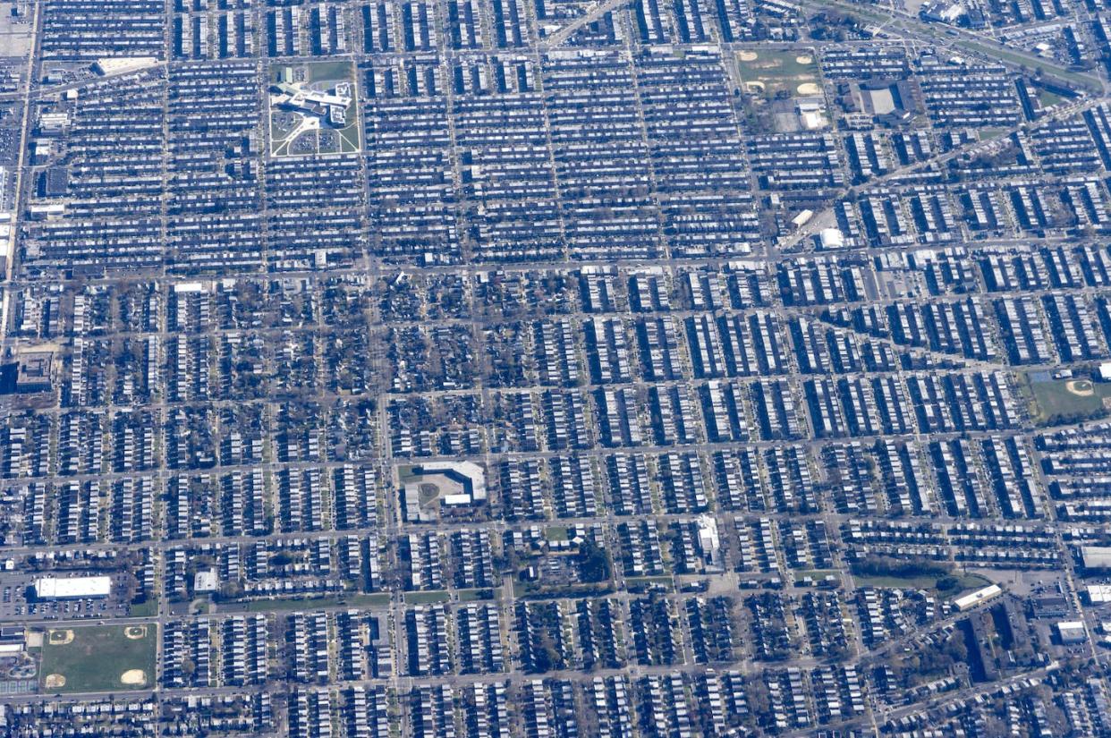 Philadelphia's neighborhoods are green and not so green. <a href="https://www.gettyimages.com/detail/news-photo/neighborhoods-in-philadelphia-pennsylvania-news-photo/1465662088" rel="nofollow noopener" target="_blank" data-ylk="slk:Marli Miller/UCG/Universal Images Group via Getty Images;elm:context_link;itc:0;sec:content-canvas" class="link ">Marli Miller/UCG/Universal Images Group via Getty Images</a>