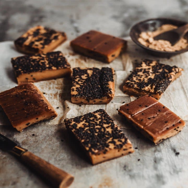 sesame dessert squares