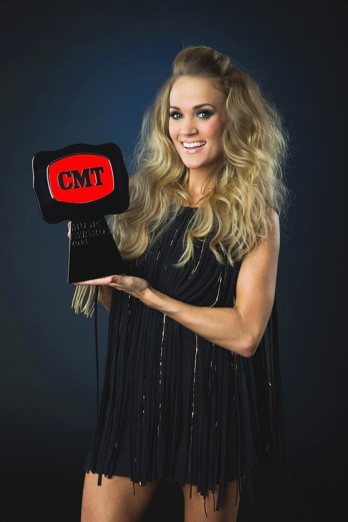 Carrie Underwood hosting the 2014 Country Music Awards