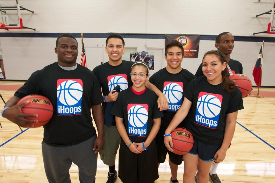 An iHoops clinic held at the 2011 Final Four (Getty)