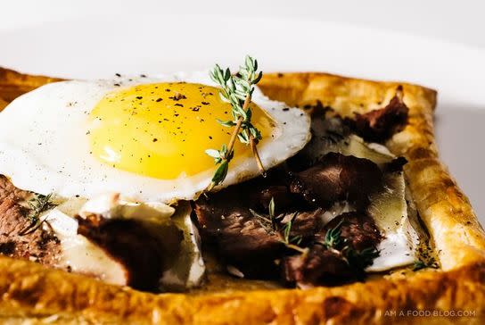 <strong>Get the <a href="http://iamafoodblog.com/sunday-brunch-easy-roast-beef-and-brie-puff-pastry-breakfast-tarts-recipe/" target="_blank">Roast Beef And Brie Breakfast Tarts Recipe recipe</a> from i am a food blog</strong>