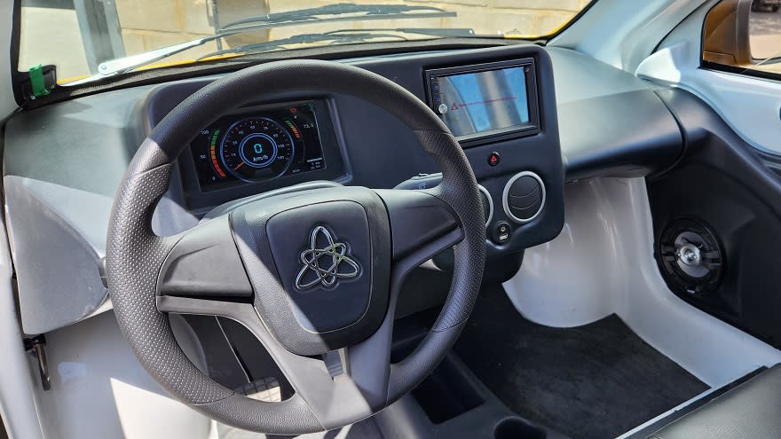 El interior del Volt eléctrico cuenta con tablero digital y central multimedia desde donde se comanda la mayoría de las funciones del auto.