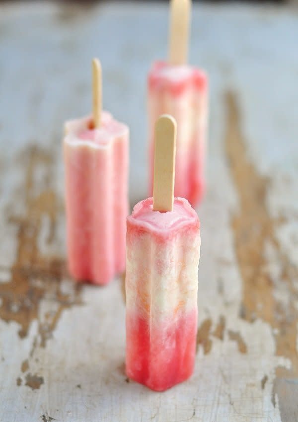 <strong>Get the <a href="http://www.versesfrommykitchen.com/2011/07/raspberry-white-cherry-yogurt-pops.html" target="_blank">Raspberry & White Cherry Yogurt Pops</a> recipe from Verses from my Kitchen</strong>