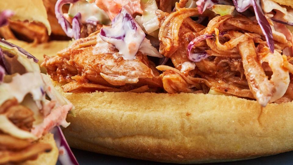 slow cooker bbq chicken sandwich