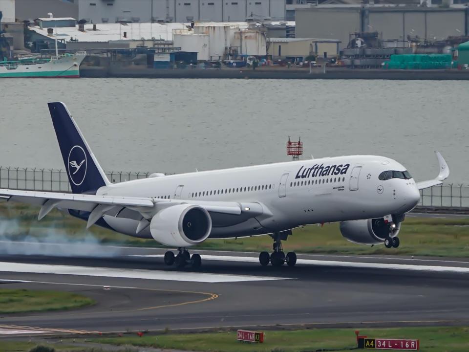 Lufthansa Airbus A350