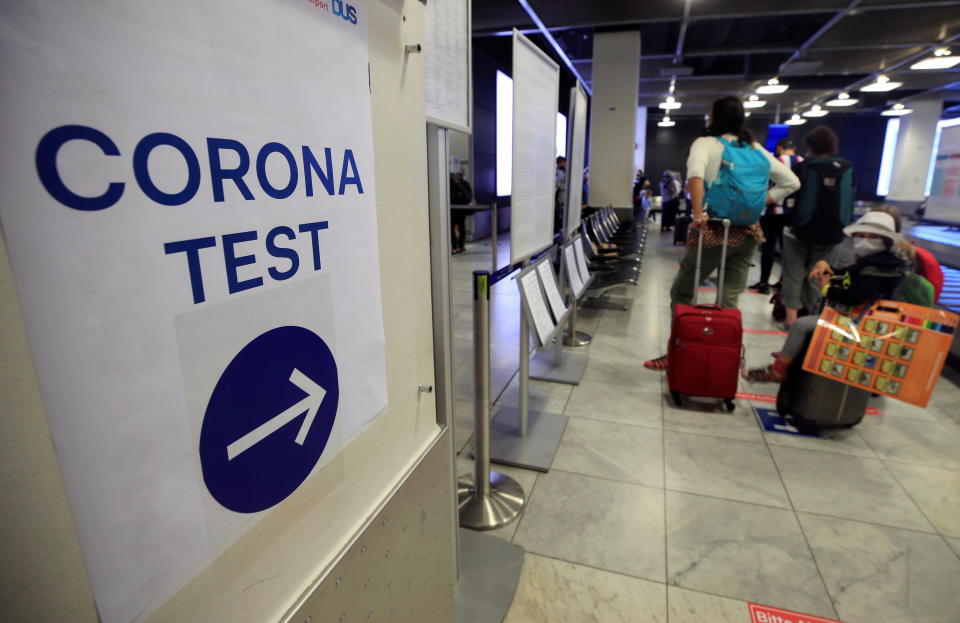 Corona-Testzentrum am Flughafen Düsseldorf (Bild: Reuters/Wolfgang Rattay)
