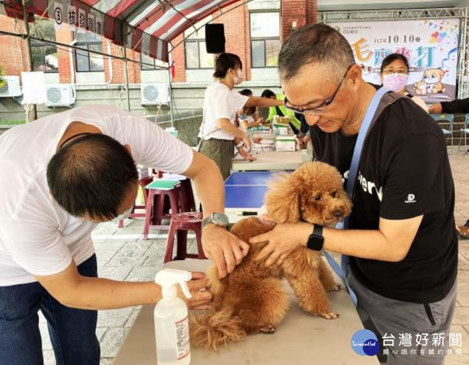 防疫所於尖石鄉及北埔鄉辦理9場定點免費動物狂犬病預防注射服務。