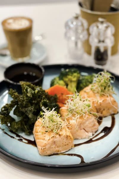 image of bella people and coffee's asian salmon roulette