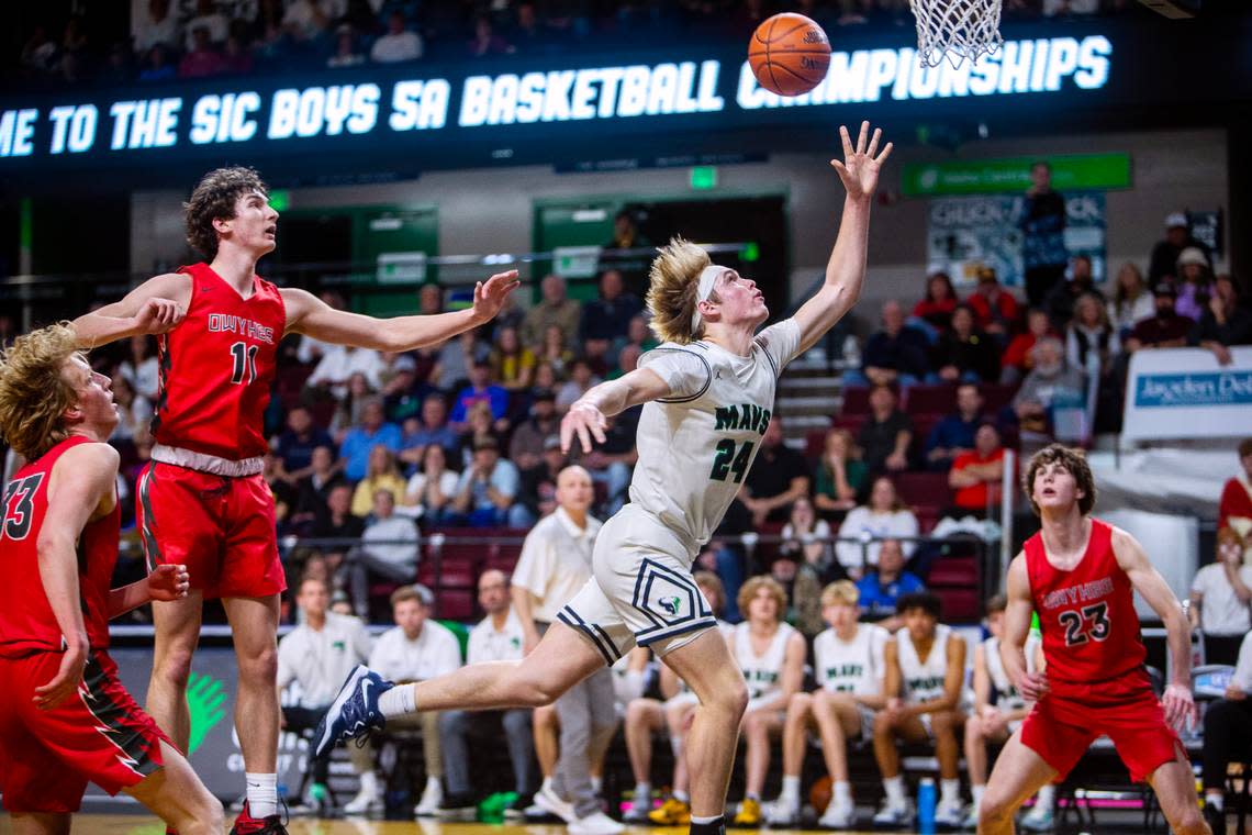 Mountain View’s Dawson Wahl scores during the 5A District Three boys basketball tournament championship game on Feb. 23.