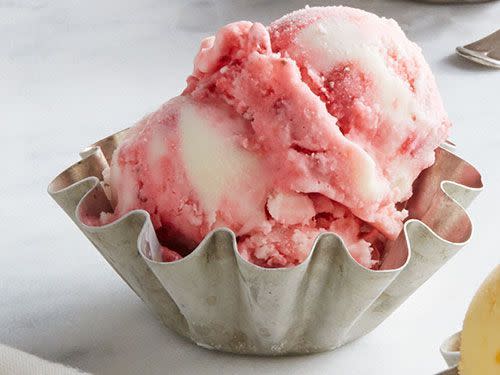 Strawberry Rhubarb Frozen Yogurt