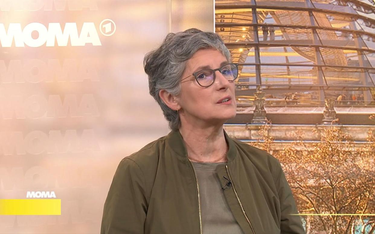 Britta Haßelmann, Fraktionsvorsitzende der Grünen, äußerte sich im ARD-"Moma" zu den Aktionen der Letzten Generation. (Bild: ARD)