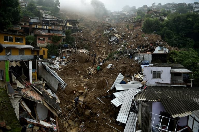 Les dégâts provoqués par des glissements de terrain et des inondations à Petropolis, le 16 février 2022 au Brésil - CARL DE SOUZA © 2019 AFP