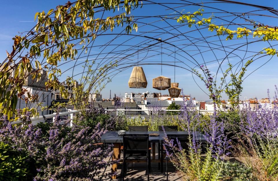 Une pergola végétalisée pour créer un coin de paradis