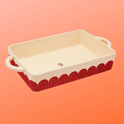 A retro-inspired casserole dish